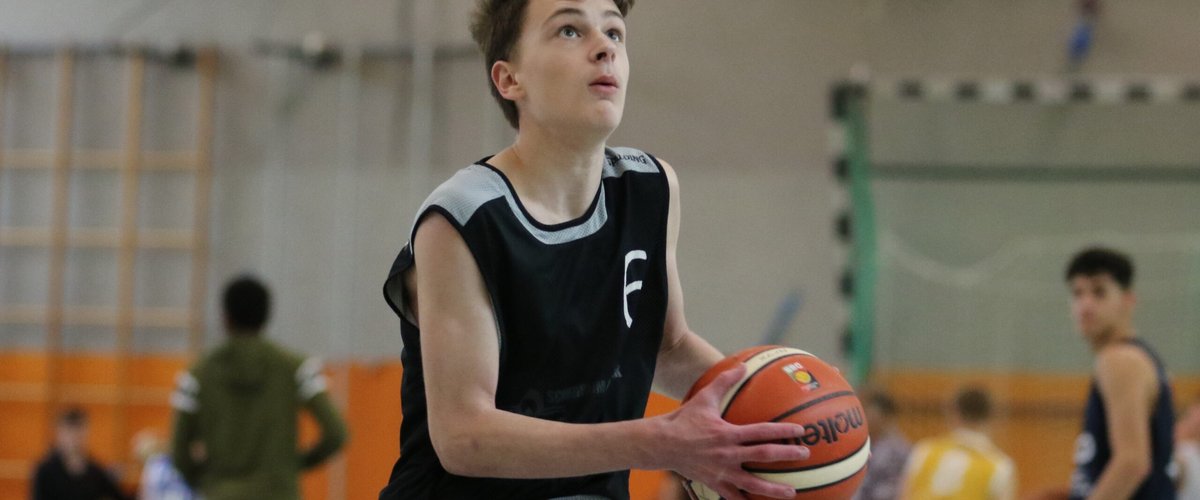 U16 gewinnt dank Leistungssteigerung in Bochum